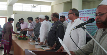মাদারীপুরে উচ্চ মাধ্যমিক পর্যায়ের শিক্ষার্থীদের উপবৃত্তি প্রদান