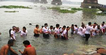 মেঘনা রক্ষায় ভৈরবে গোসল উৎসব