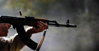 লক্ষ্মীপুরে বন্ধুকযুদ্ধে ২ যুবক গুলিবিদ্ধ