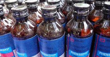 চুয়াডাঙ্গায় সাড়ে ৮শ বোতল ফেনসিডিলসহ ট্রাক আটক 