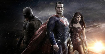 ট্রেলারেই তোলপাড় ব্যাটম্যান ভ্যার্সেস সুপারম্যানের! (ভিডিও)