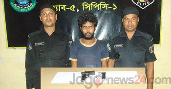 চাঁপাইনবাবগঞ্জে অস্ত্রসহ যুবক আটক 