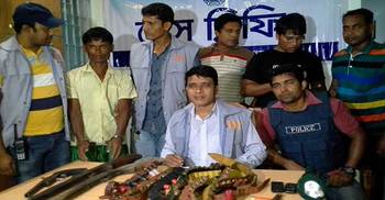 পুলিশ-ডাকাত গোলাগুলি, ওসিসহ আহত ৩