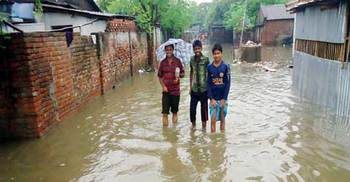 প্রবল বর্ষণে ঈশ্বরদীর নিম্নাঞ্চলে জলাবদ্ধতা
