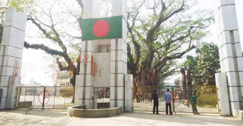 বেনাপোল চেকপোস্টে তরুণী উদ্ধার : পাচারকারী আটক