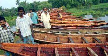 বর্ষায় জমে ওঠে নড়াইলের নৌকার হাট