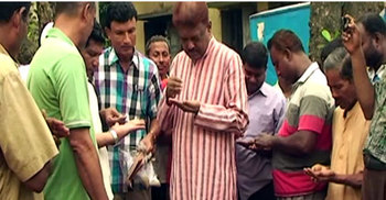 গুদামে গম তুলতে দিল না এমপি