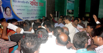 বগুড়ায় জাপার এমপিকে শারীরিকভাবে লাঞ্ছিত 