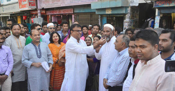 যশোরে আ.লীগের ১৫ মণ মিষ্টি বিতরণ