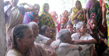 বুড়িমারী দিয়ে প্রথম দফায় ৬২ জন ভারত যাচ্ছেন 