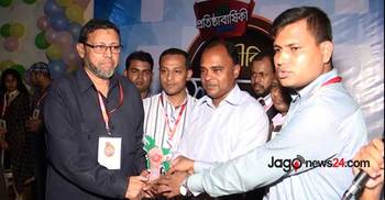 ইলেক্ট্রনিক মিডিয়া অ্যাওয়ার্ড পেলেন সাংবাদিক মিজানুর রহমান