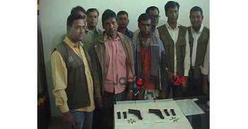 নাটোরে বিদেশি পিস্তল ও গুলিসহ আটক ২