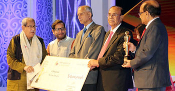 27 prominent persons awarded