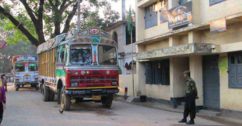 সোমবার থেকে চালু হচ্ছে হিলি স্থলবন্দর 