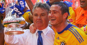 Hiddink holding talks with Chelsea
