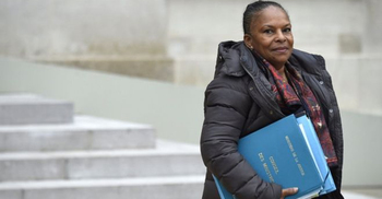 French minister resigns amid terror row