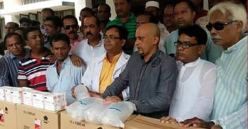 যশোর হাসপাতালে স্যালাইন ও ইনজেকশন বিতরণ