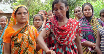 গায়েবি সাপ দংশন করছে তাদের!