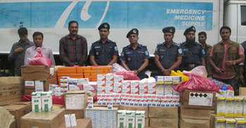 মানিকগঞ্জে ছিনতাই হওয়া ওষুধ উদ্ধার : গ্রেফতার ৩