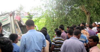 মানিকগঞ্জে দুটি বাসের মুখোমুখি সংঘর্ষে নিহত ১, আহত ৩০