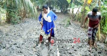 এক রাস্তায় ৫০ হাজার মানুষের দুর্ভোগ