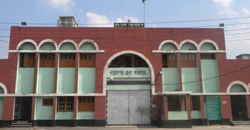 না.গঞ্জ জেল সুপারের বাসার সামনে ককটেল সাদৃশ্য বস্তু উদ্ধার