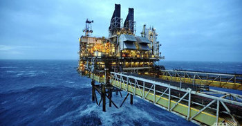 US crude hits new 12-year low below $28