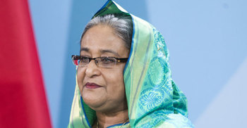 PM urges traders to spread their jobs across world