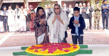 Autocratic govts destroy democracy, economy: PM