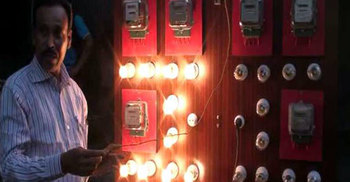 নষ্ট হওয়া বিদ্যুৎ রক্ষার যন্ত্র তৈরি করলেন দুলাল