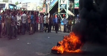কাদের সিদ্দিকীর মনোনয়নপত্র বাতিল : মহাসড়ক অবরোধ ও অগ্নিসংযোগ 