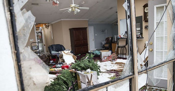 Christmastime storms, tornadoes kill 43 in US