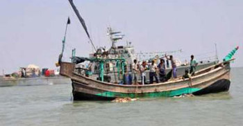 কুয়াকাটায় ট্রলারে গণডাকাতি, ৭ জেলে গুলিবিদ্ধ 