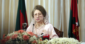Govt trying to snatch freedom of press: Khaleda