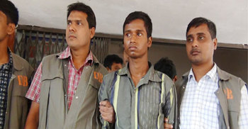 ছাত্রীকে কুপিয়ে হত্যার চেষ্টা : বখাটে আটক