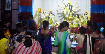 মহাঅষ্টমীতে নওগাঁয় ছিল উপচেপড়া ভিড়