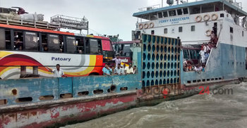 ভোলা-লক্ষ্মীপুরে বিকল্প পথে ফেরি চলাচল শুরু