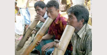 হারিয়ে যাচ্ছে হুক্কা