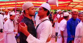 নড়াইলে ঈদের নামজ আদায় করলেন মাশরাফি