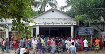 মির্জাপুরে ২৮ হাজার দুস্থের মধ্যে চাল বিতরণ