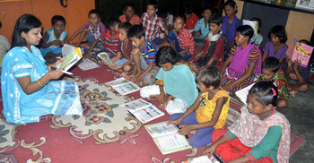 ৩ তরুণের নতুন প্রজন্ম পাঠশালা