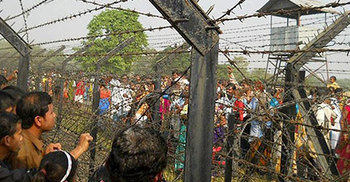 পঞ্চগড়ে ভারতীয় নাগরিকদের ট্রাভেল পাস দেয়া হচ্ছে