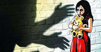 উকিল নানার বিরুদ্ধে ৭ বছরের শিশু নির্যাতনের অভিযোগ 