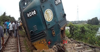ব্রাহ্মণবাড়িয়ায় ইঞ্জিন লাইনচ্যুত হয়ে ট্রেন চলাচল বন্ধ