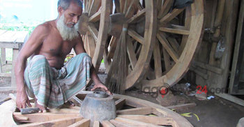 হারিয়ে যেতে বসেছে ঐতিহ্যবাহী চাকা