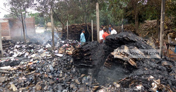 বীরগঞ্জে ৩টি দোকানের মালামাল পুড়ে ছাই