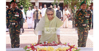 বঙ্গবন্ধুর সমাধিতে প্রধানমন্ত্রীর শ্রদ্ধা