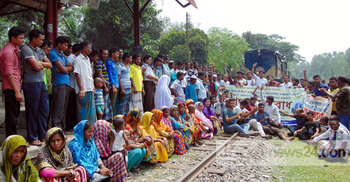 কুড়িগ্রামে ৩ ঘণ্টা রেলপথ অবরোধ 