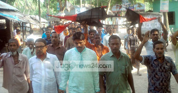 নড়াইলে নৌকা প্রতীক ও ব্যানার পুড়িয়েছে দুর্বৃত্তরা