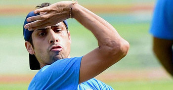 When it comes to taking pressure, Dhoni is the best: Nehra